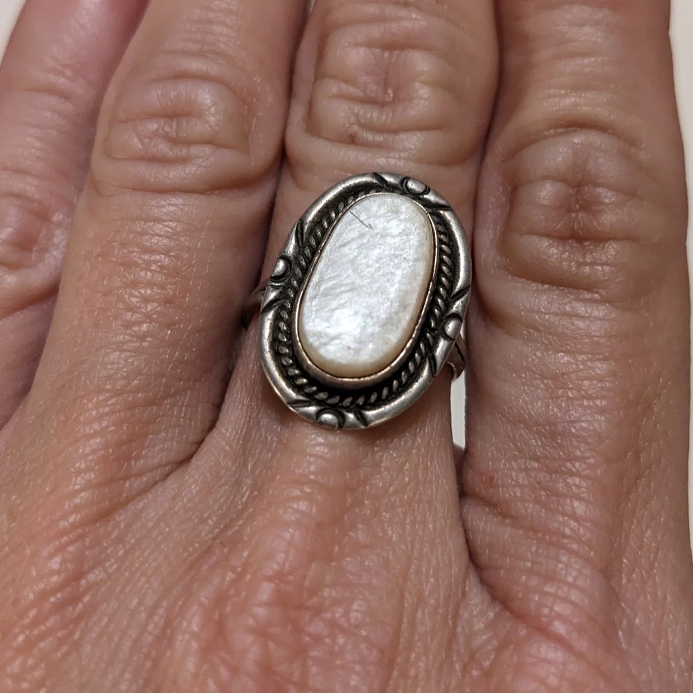 VTG SIGNED J-R-LAKE NAVAJO STERLING SILVER MOP RING SZ.8 - Picture 1 of 7